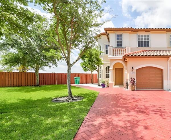 SANTORINI AT VIZCAYA