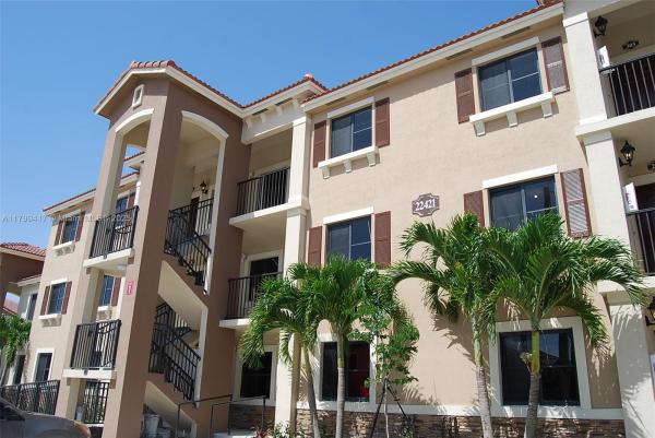 THE COURTS AT BAYSHORE II