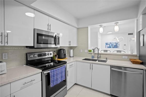 SHERIDAN BEACH CLUB CONDO