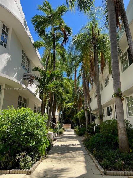 Lincoln Road Villas Condo