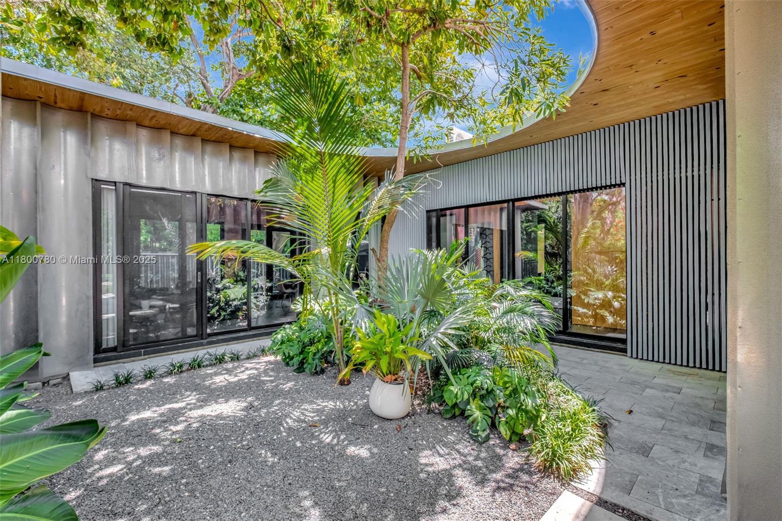 FROW HOMESTEAD - фото