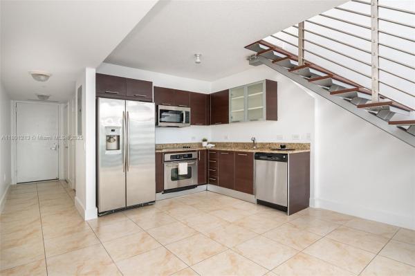 BRICKELL ON THE RIVER S T