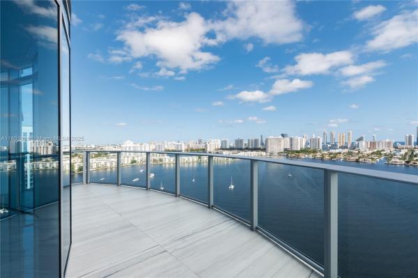 17111 BISCAYNE BLVD #2311, NORTH MIAMI BEACH, FL 33160