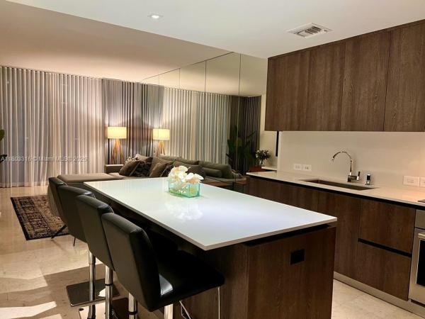 88 SW 7TH ST #808, MIAMI, FL 33130