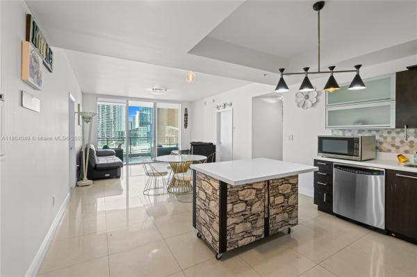 90 SW 3RD ST #2215, MIAMI, FL 33130