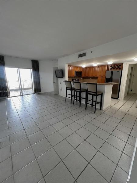 THE DOUGLAS RESIDENCE CON