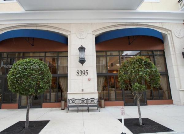 COLONNADE AT DADELAND