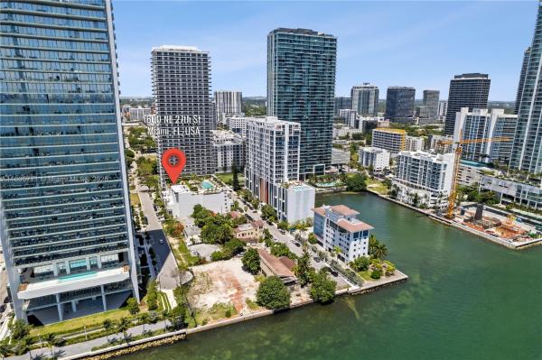 BAY HOUSE MIAMI CONDO