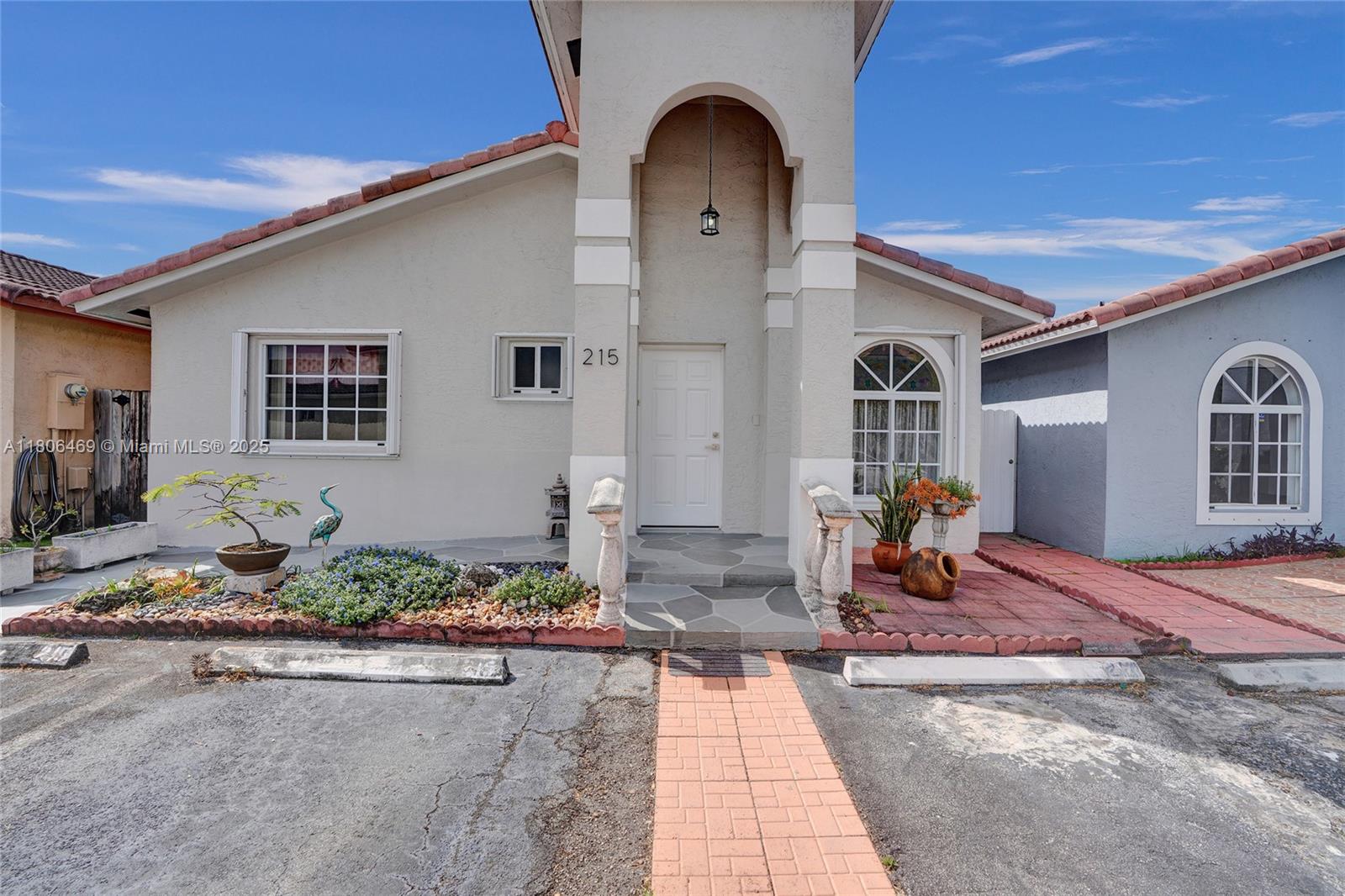 LOS PALACIOS II CONDO - фото