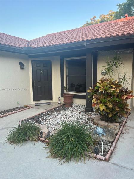 LAKES MEADOW VILG HOMES C