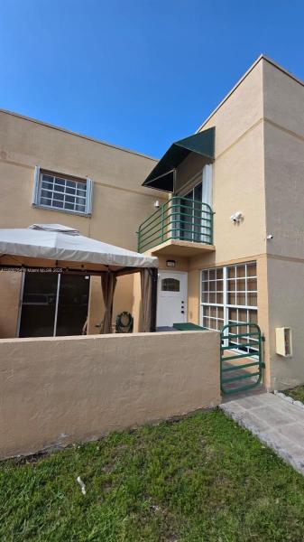 LES CHATEAUX AT INT GARDE