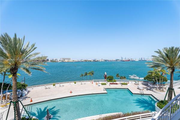 THREE TEQUESTA POINT COND