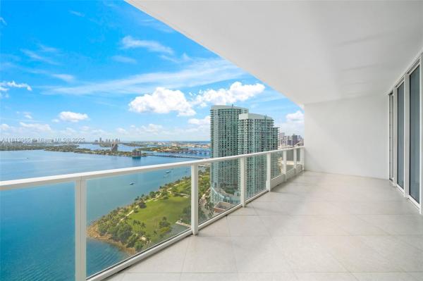 PARAMOUNT BAY CONDO