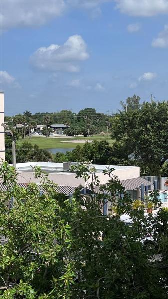 LAS BRISAS@ COUNTRY CLUB