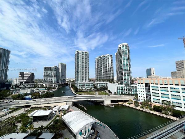 BRICKELL ON THE RIVER N T