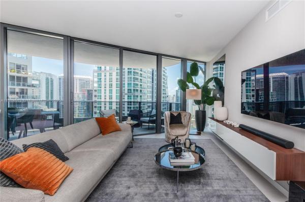 1000 BRICKELL PLZ #3201, MIAMI, FL 33131