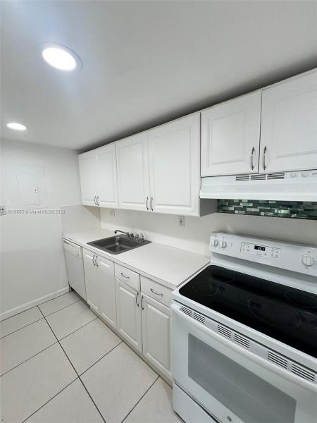 LAKEVIEW GARDENS AT MIAMI