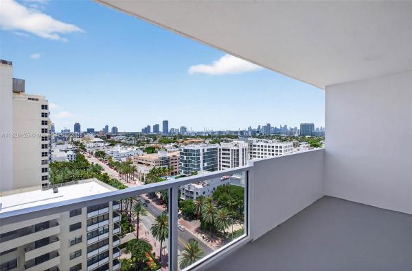 The Decoplauge Condo