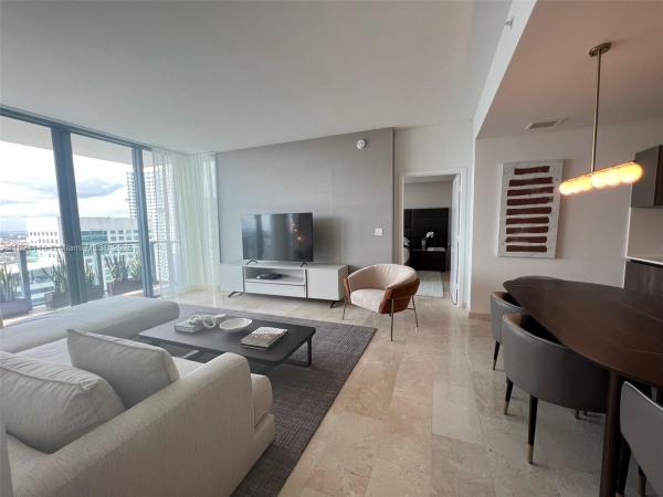 88 SW 7TH ST #2404, MIAMI, FL 33131