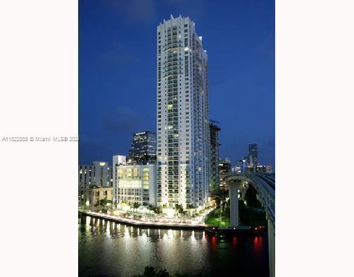 BRICKELL ON THE RIVER S T