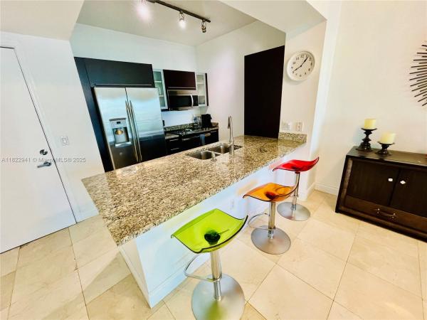 950 BRICKELL BAY DR #3703, MIAMI, FL 33131