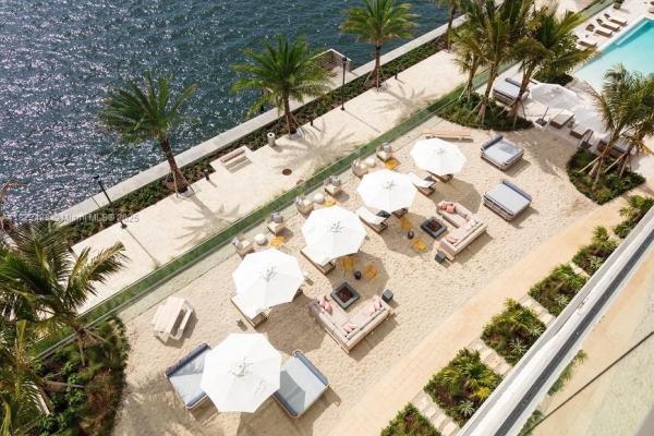 BISCAYNE BEACH CONDO