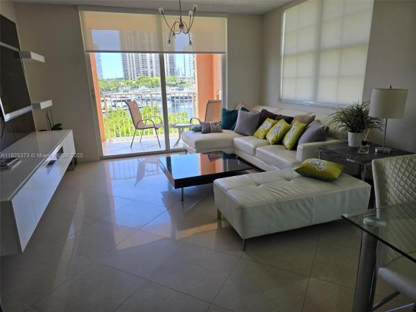 THE YACHT CLUB AT AVENTUR