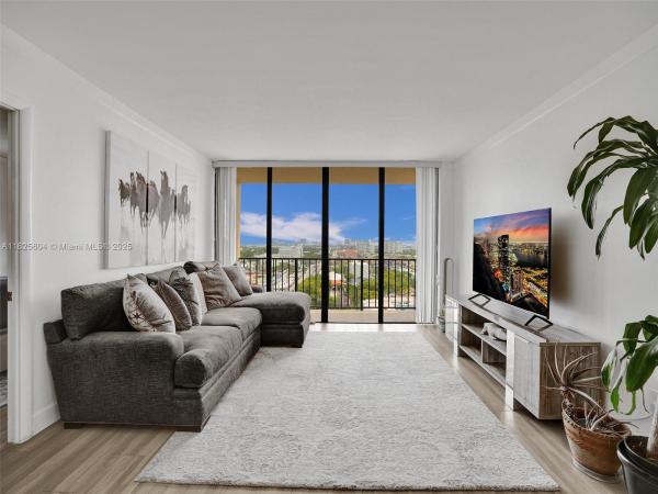 GREENWICH PH I CONDO