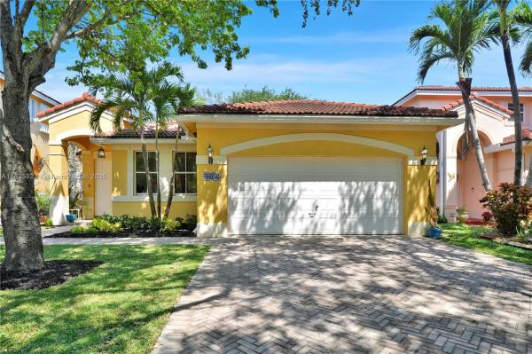 POD 6 AT MONARCH LAKES