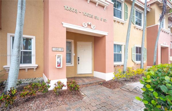 HAMPTON ISLES CONDO