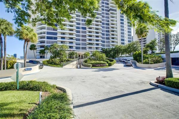 2500 PARKVIEW DR #607, HALLANDALE BEACH, FL 33009