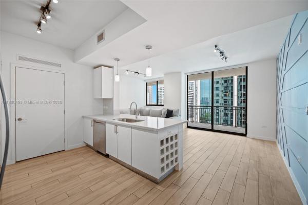 NINE AT MARY BRICKELL VIL