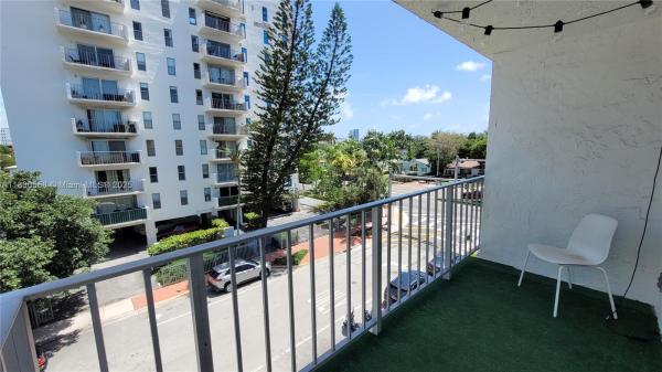 FLAMINGO TOWERS CONDO