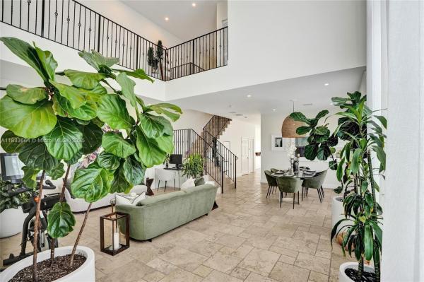 VILLAS AT 38 TH COURT CON