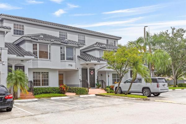 VILLAS DE TUSCANY CONDO