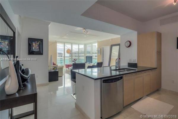 950 BRICKELL BAY DR #1711, MIAMI, FL 33131