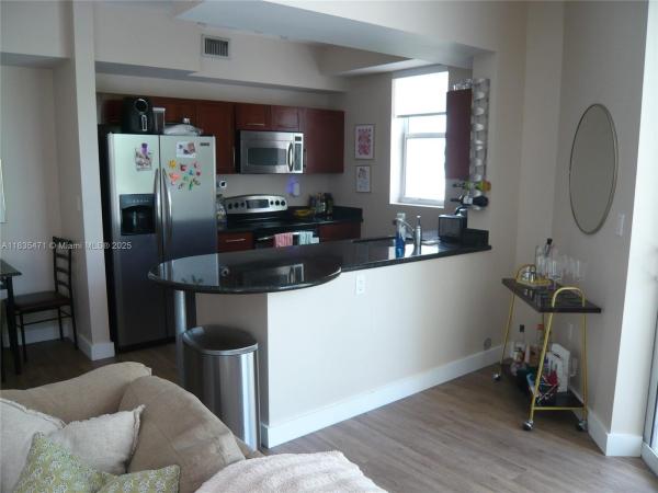 DOWNTOWN DADELAND CONDO N