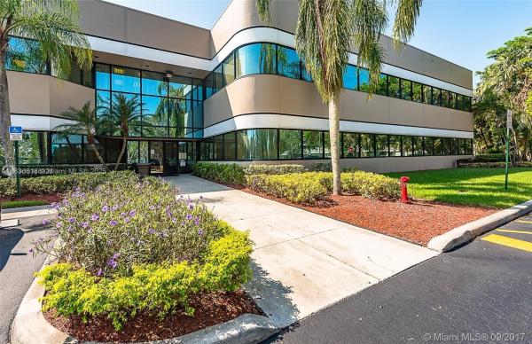 SAWGRASS EXECUTIVE CENTER