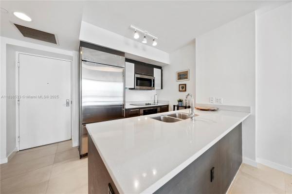 500 BRICKELL WEST CONDO