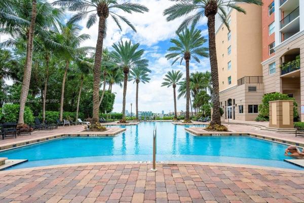 17100 N BAY RD #1209, SUNNY ISLES BEACH, FL 33160