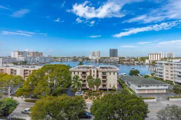 GOLDEN SURF TOWERS CONDO