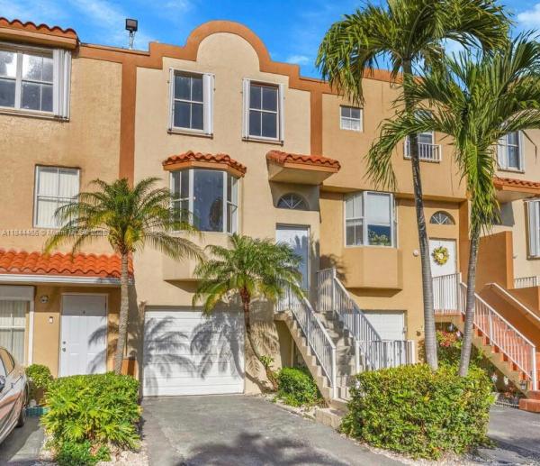 THE RIVIERA AT CORAL LAKE