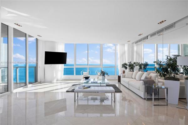 CONTINUUM ON SOUTH BEACH