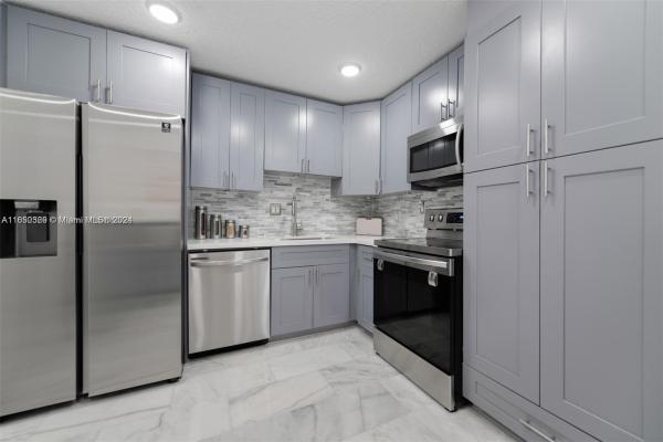 3161 S OCEAN DR #902, HALLANDALE BEACH, FL 33009