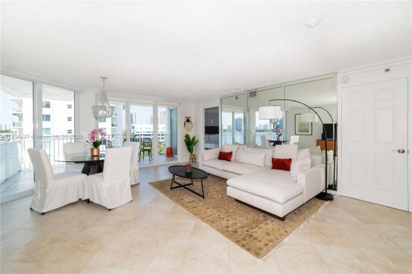 Le Montcalm Condominium