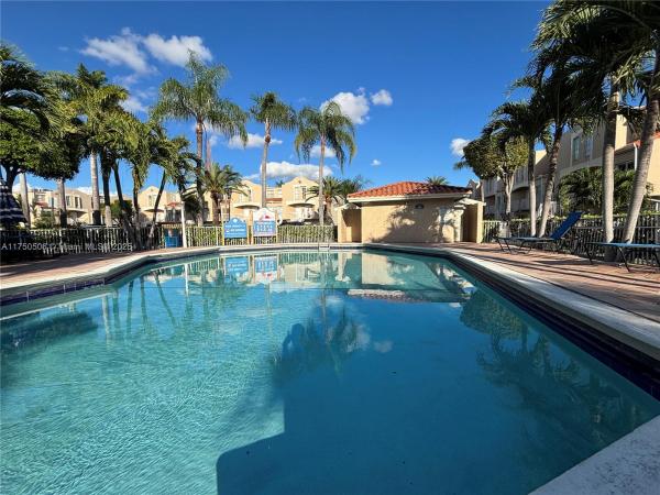 CORAL POINTE TOWNHOMES