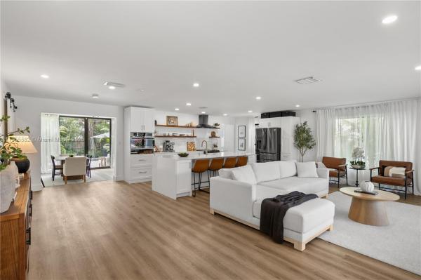 HOLLYWOOD LAKES SECTION