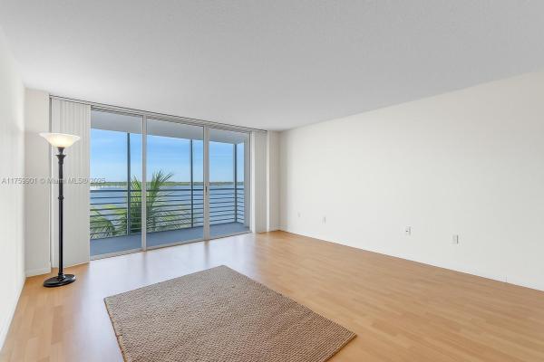 ROYAL BAHAMIAN EAST CONDO