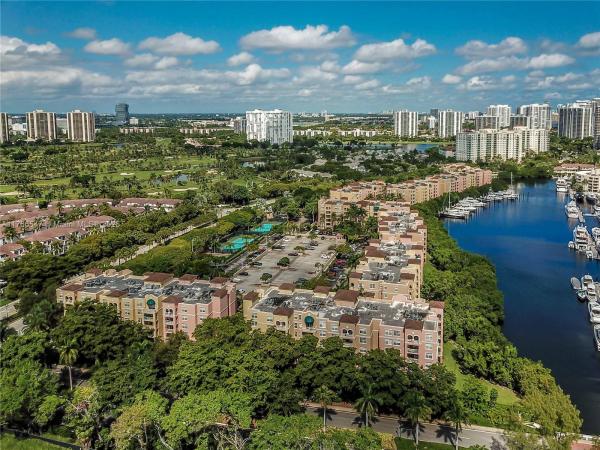 19555 E COUNTRY CLUB DR #8202, AVENTURA, FL 33180