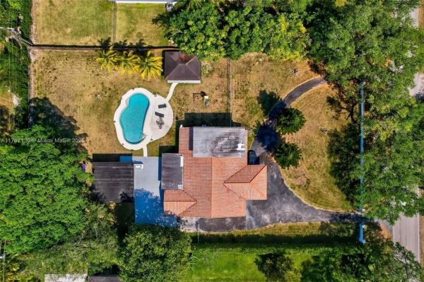 HELMS COUNTRY ESTATES RE-